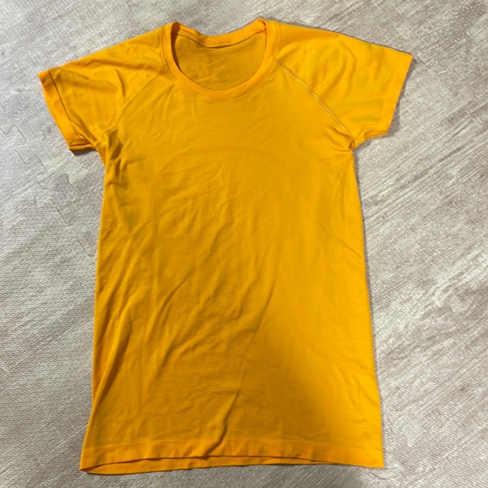 Lululemon swiftly tech short sleeve size 8